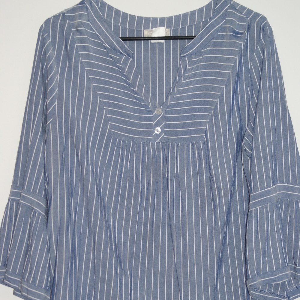 Bell sleeve shirt